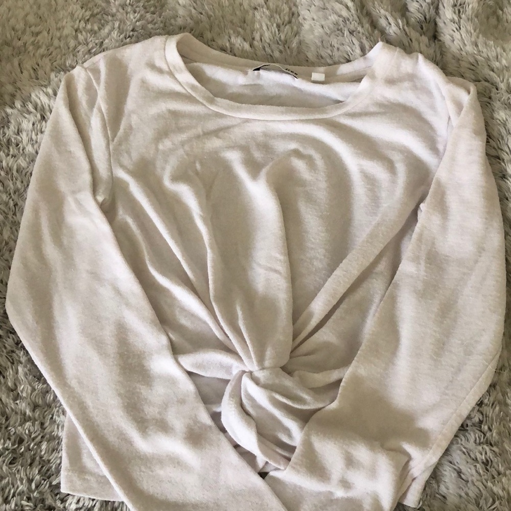 White cropped knotted shirt